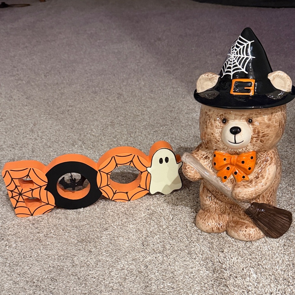 TIKTOK VIRAL HALLOWEEN CREEPY CRITTERS WITCH BEAR COOKIE JAR with extra decor